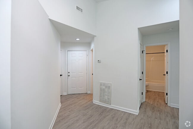 Building Photo - Crescent Oaks