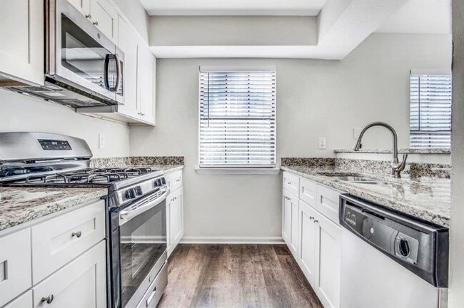 Building Photo - 482 Tarragon Way SW