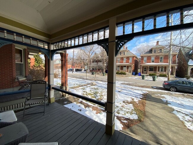 Building Photo - 885 Dennison Ave