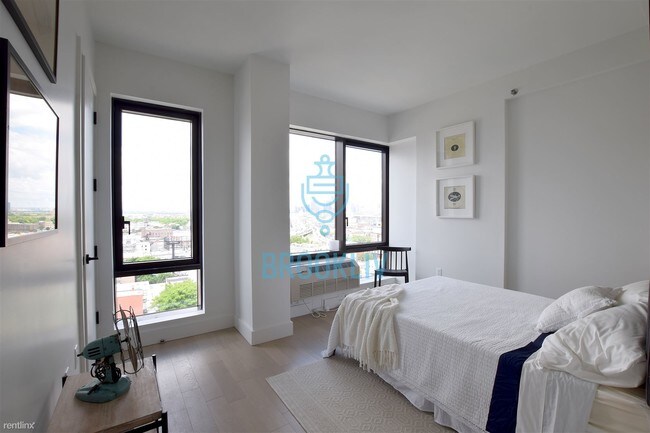 Building Photo - 1 br, 1 bath Apartment - 581 4th Ave 608