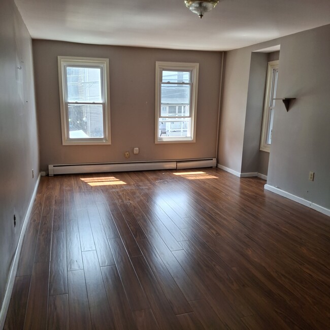 Building Photo - 817 Ridge St