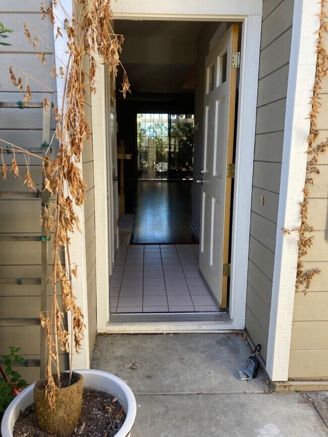 Building Photo - 105 Farallon Dr