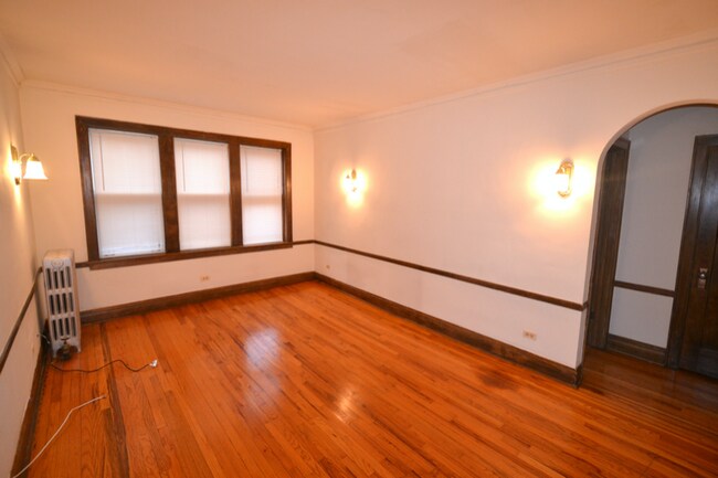 Building Photo - 3215 W Belle Plaine Ave