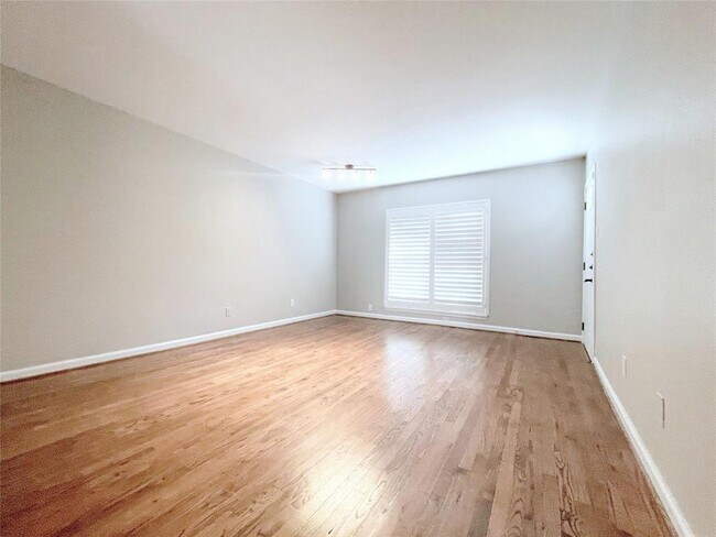 Foto del edificio - 1800 Stoney Brook Dr
