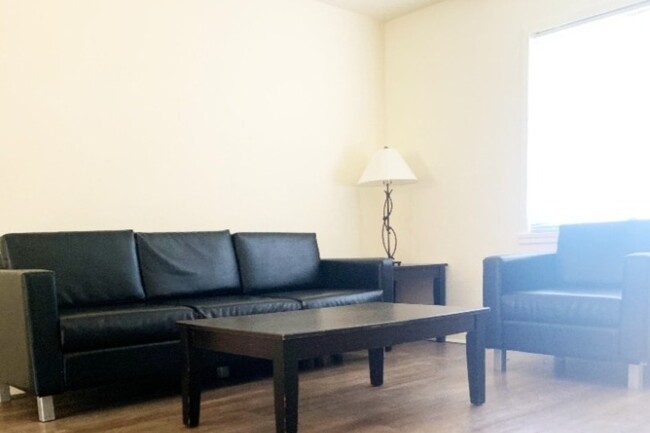 Building Photo - Ridgeview Heights - Newly Renovated Apts!