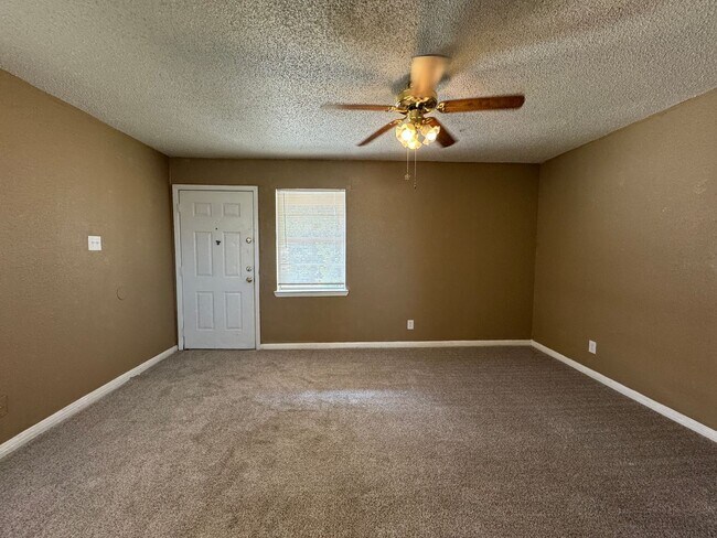 Foto del edificio - 804-804 Williamson Dr