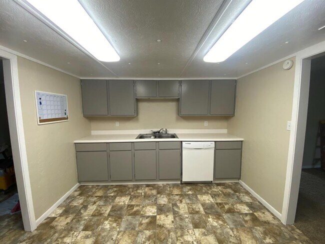 Foto del edificio - 585 W Barfield St