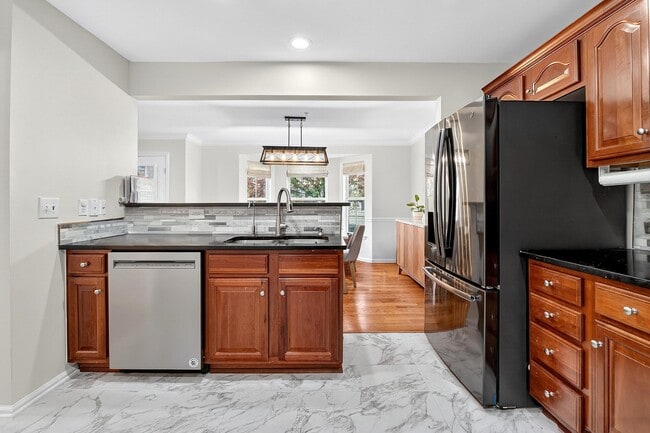 Building Photo - 34 Marina Dr