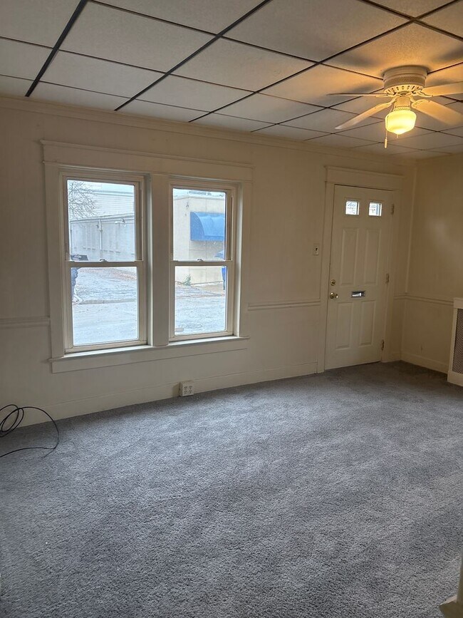 Foto del edificio - Available Now! York College Area! First fl...