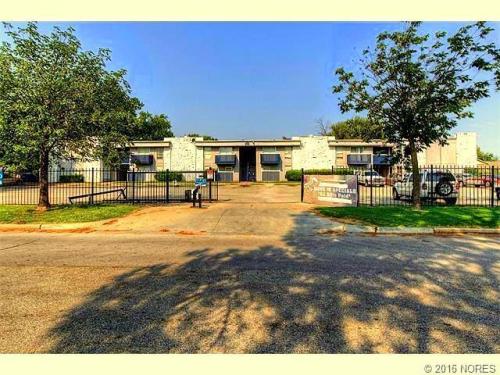Foto principal - 6030 S Newport Ave