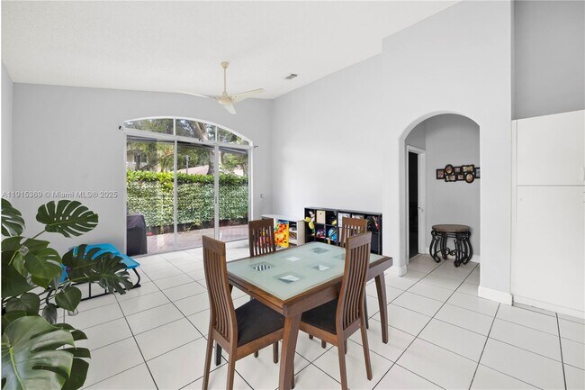 Foto del edificio - 7673 NW 19th St