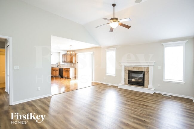 Building Photo - 10216 N Lewis Ave