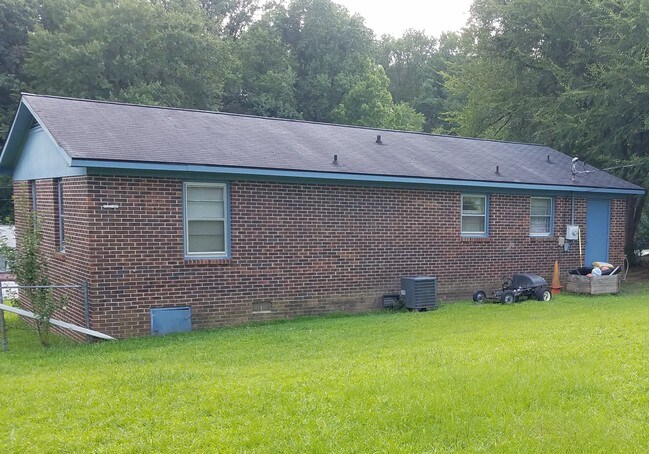 Foto del edificio - 215 Ashcroft Dr