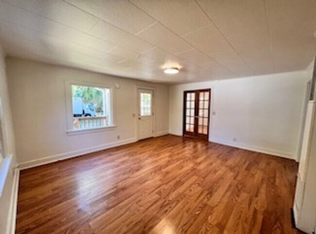 Foto del edificio - Charming 3 bedroom home, excellent location!