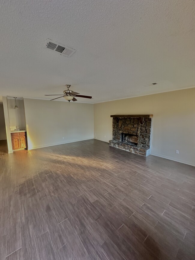 Living Room - 500 N 46th St