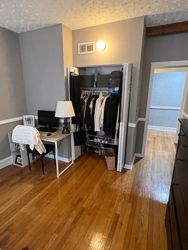 Foto principal - 3505 N Pine Grove Ave
