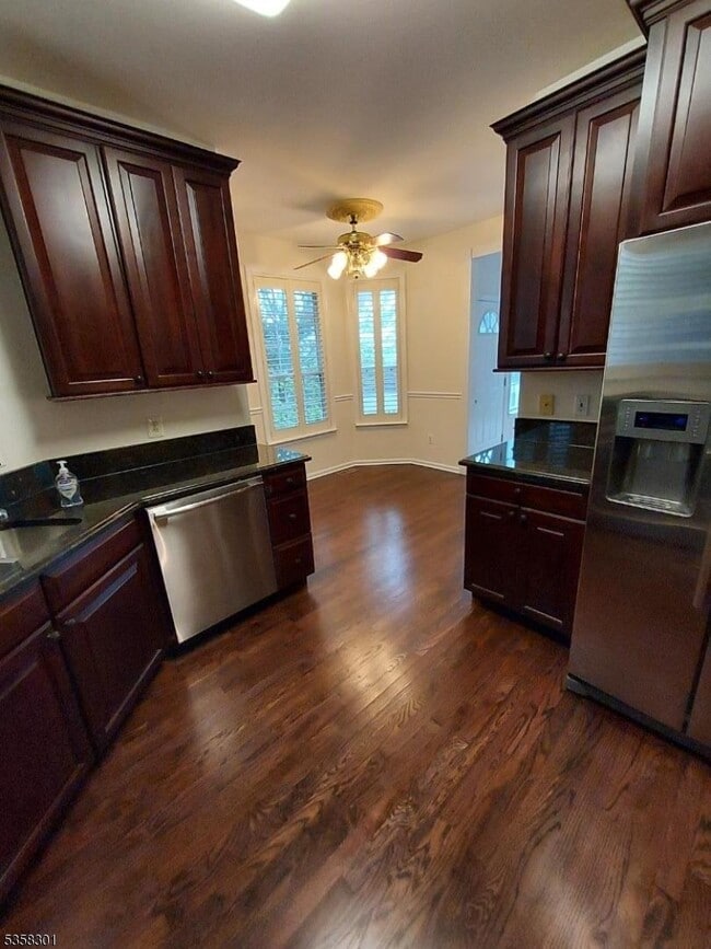 Building Photo - 200 Winding Hill Dr