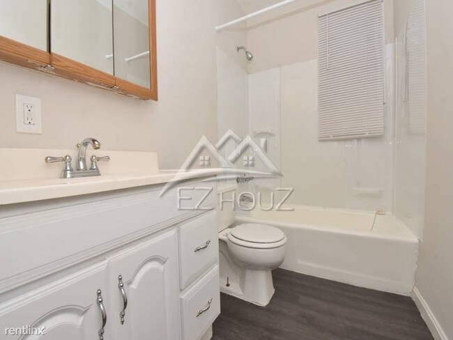 Building Photo - 2 br, 1.5 bath House - 3226 Southern Ave