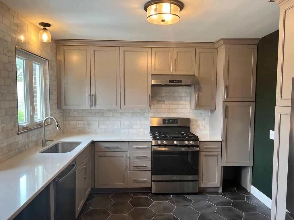 Foto principal - 2442 Northwest Blvd