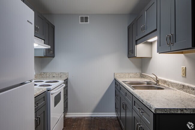 2 habitaciones, 1 baño - 734 pies cuadrados - Cocina - Pine Forest Apartments