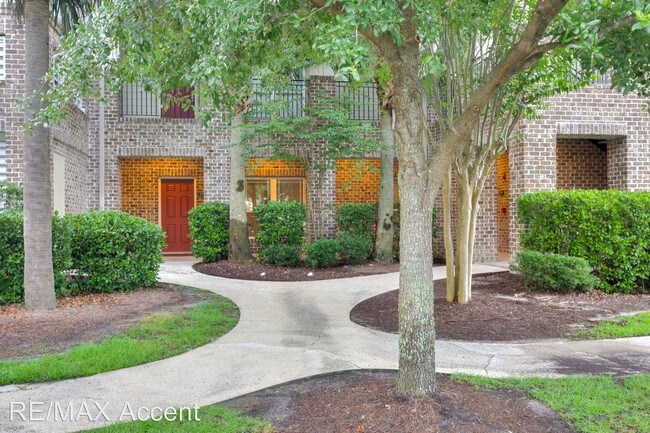 Building Photo - 3 br, 2.5 bath House - 2703 River Oaks Drive