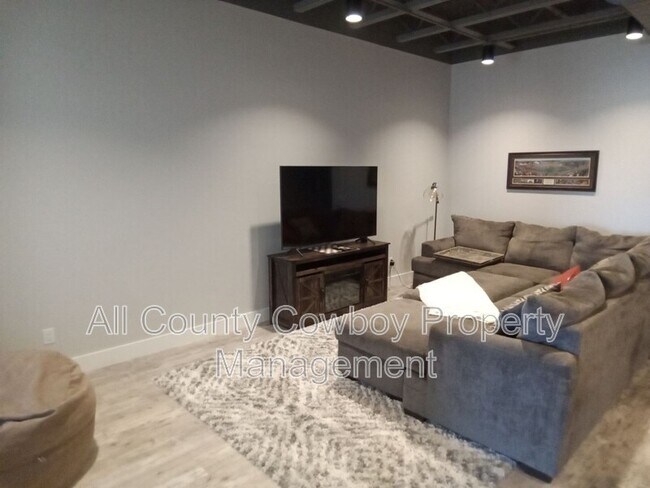 Foto del edificio - 2325 Grand Ave