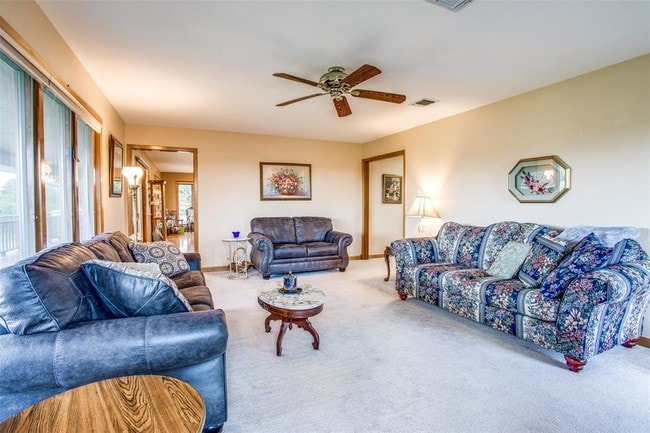 Building Photo - 8418 Golf Club Cir