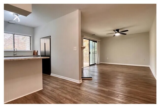 Foto del edificio - 4803 Spring Lake Dr