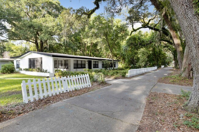 Foto del edificio - Short Term Lease only- Avail NOW Not for A...