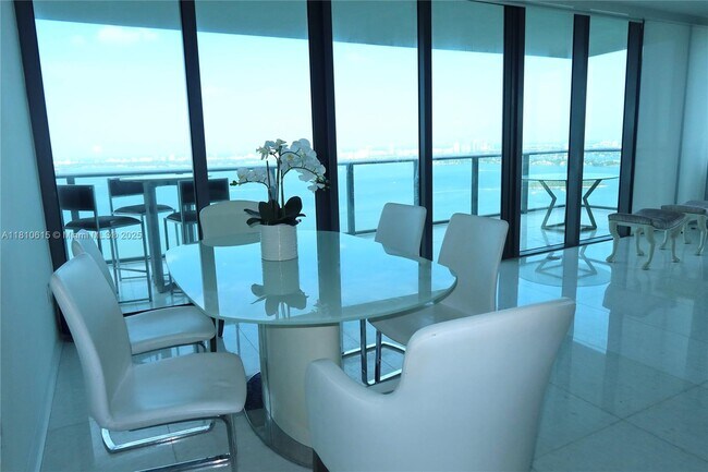 Foto del edificio - 3131 NE 7th Ave