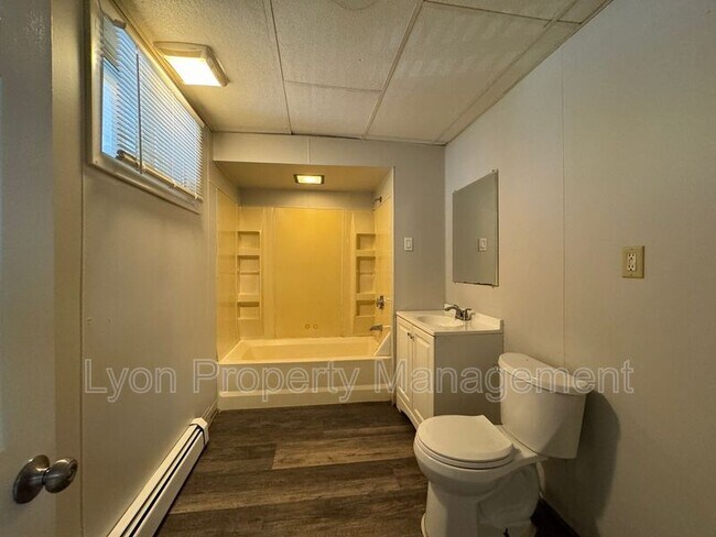 Building Photo - 24 Montcalm St