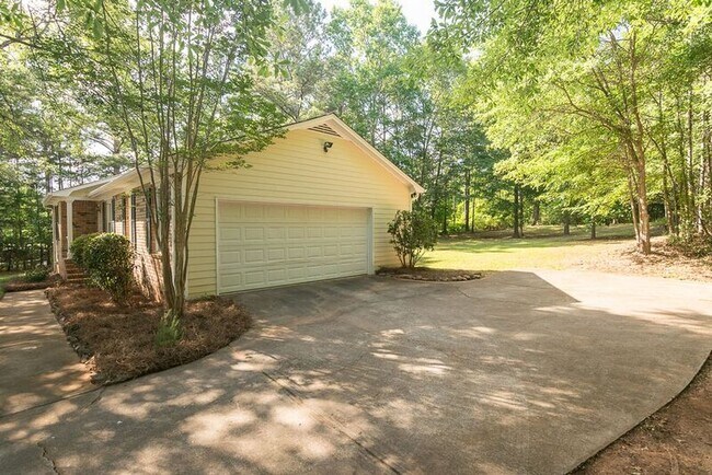 Building Photo - 321 Oak Meadows Dr