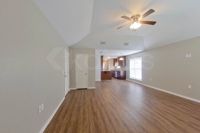 Foto del edificio - 16107 Hoiles Ave