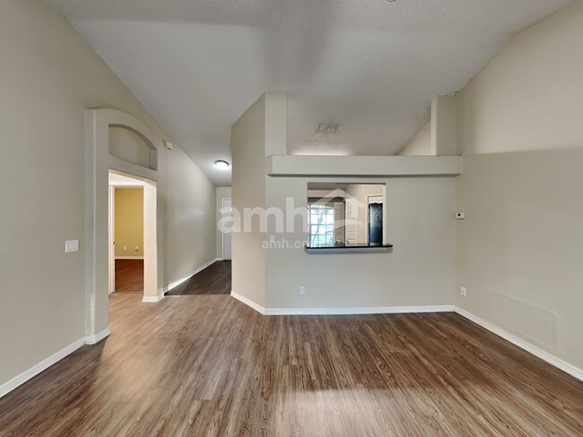 Foto del edificio - 5401 Chenault Pl