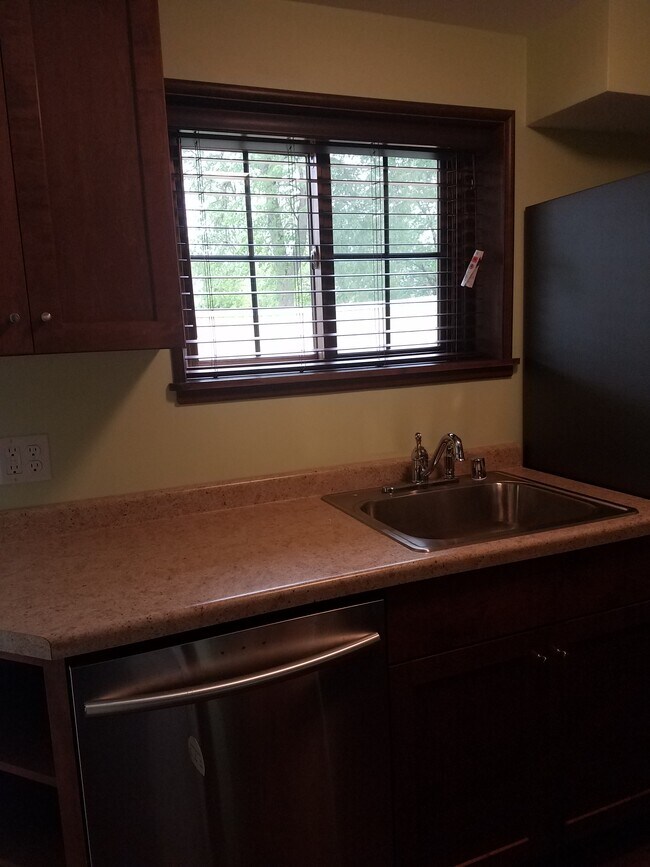 Foto del edificio - 5920 Dendron Ln