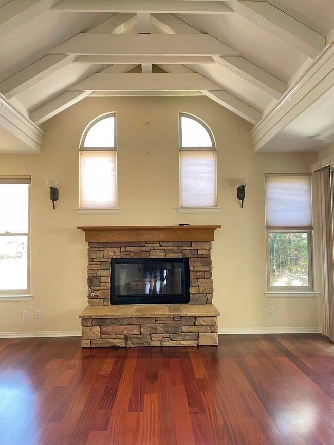 Building Photo - 4461 Santa Cruz Ave