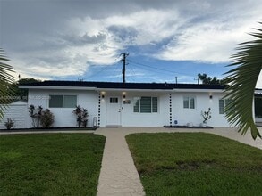 Building Photo - 5530 SW 96th Ave
