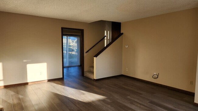 Foto del edificio - 2 bedroom on quiet street!