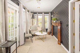 Building Photo - 2002 N Lynndale Dr