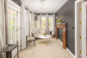 Building Photo - 2002 N Lynndale Dr