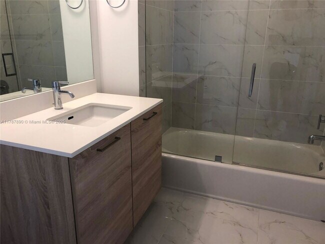 Foto del edificio - 16385 Biscayne Blvd