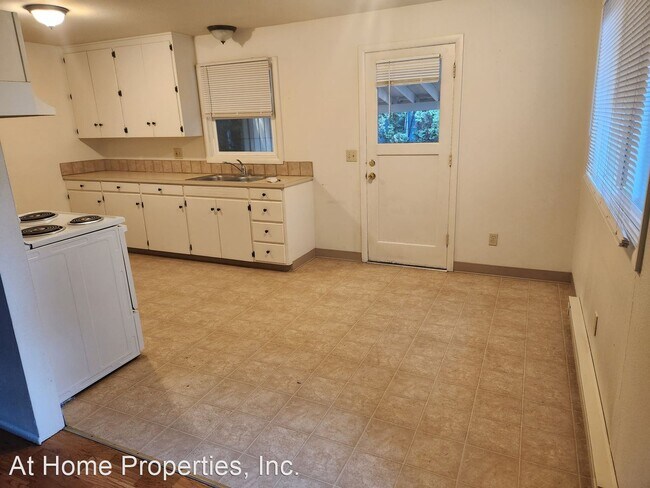 Building Photo - 2 br, 1 bath House - 1800 NW Grant Ave