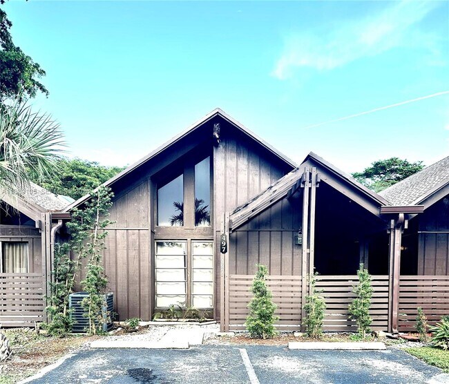 Building Photo - 497 N University Dr