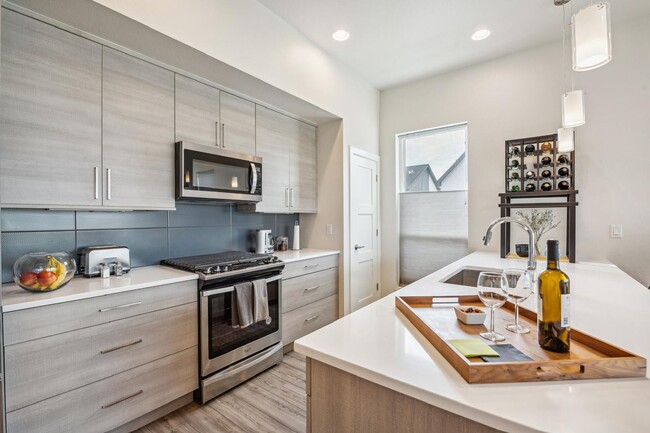 Building Photo - West Longmont 2BDR w/ Mountain Views