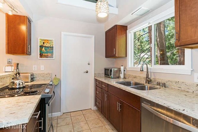 Building Photo - 3 br, 2.5 bath  - Mountain Shadows 85