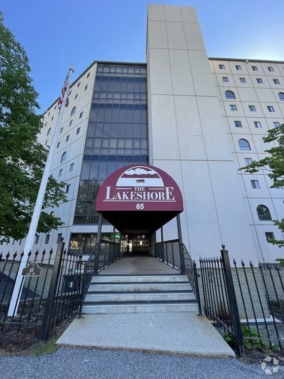 Building Photo - 65 Lake Ave