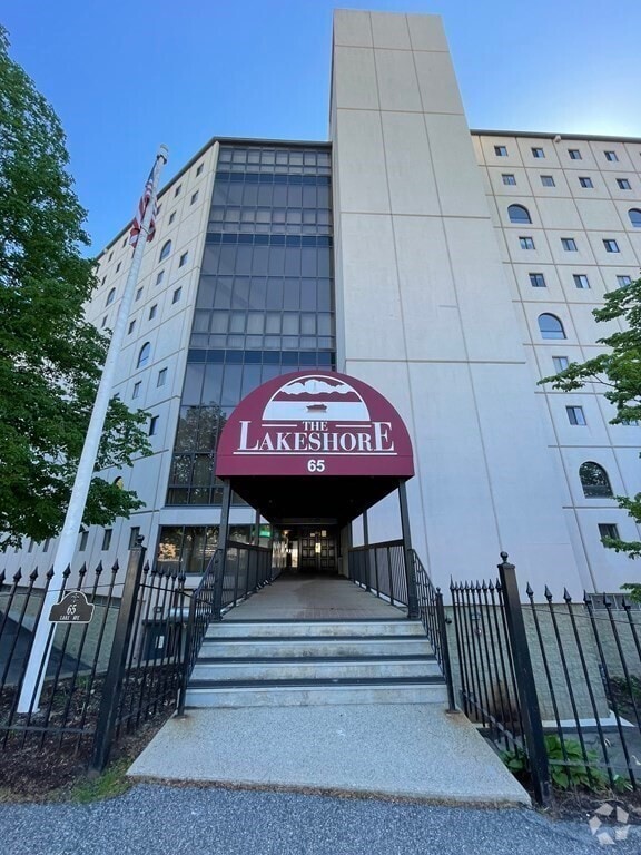 Building Photo - 65 Lake Ave