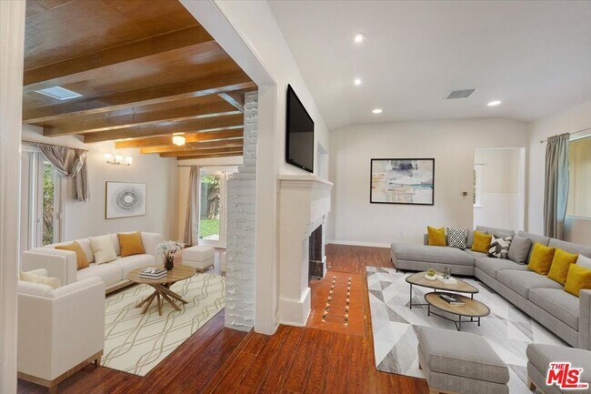 Foto del edificio - 4328 Goodland Ave