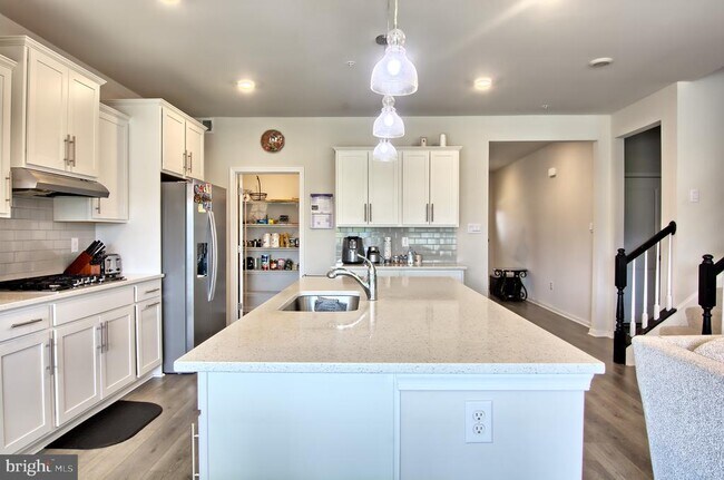 Foto del edificio - 689 N Chandler Dr