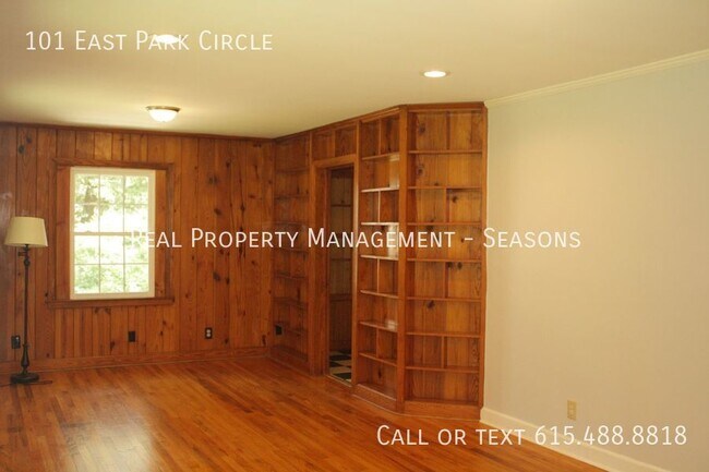 Building Photo - Vintage Ranch with 3 bedrooms, 3 full bath...